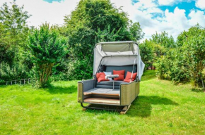 Outdoor Lounge mit Seeblick in Belau